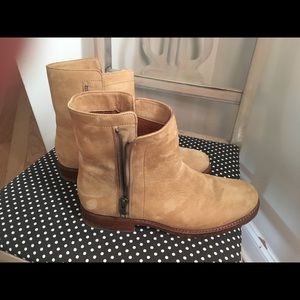 Women’s Frye Boots. Size 8.